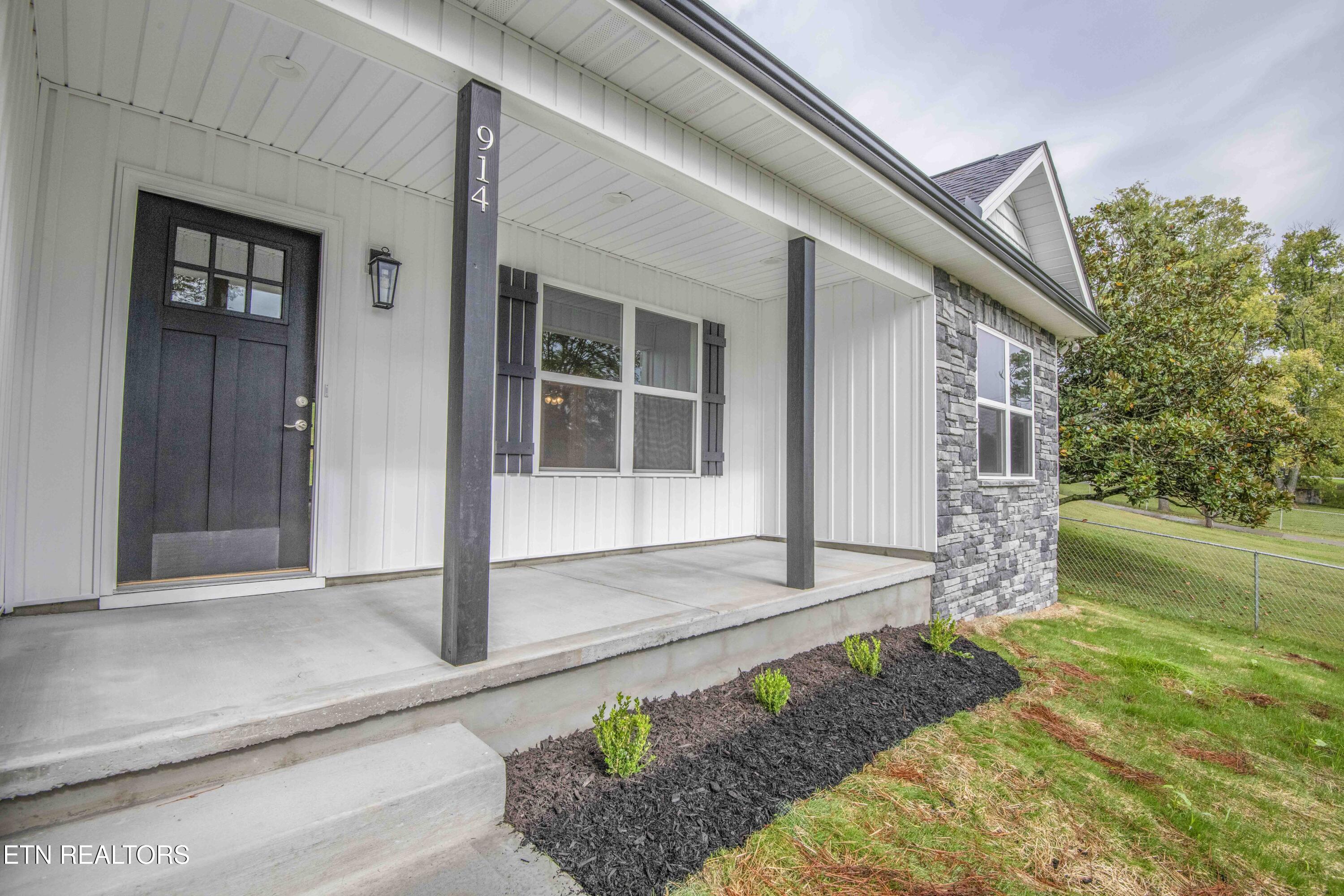 914 McAdoo Street Clinton, TN 37716 - Photo 5 of 42 5_1