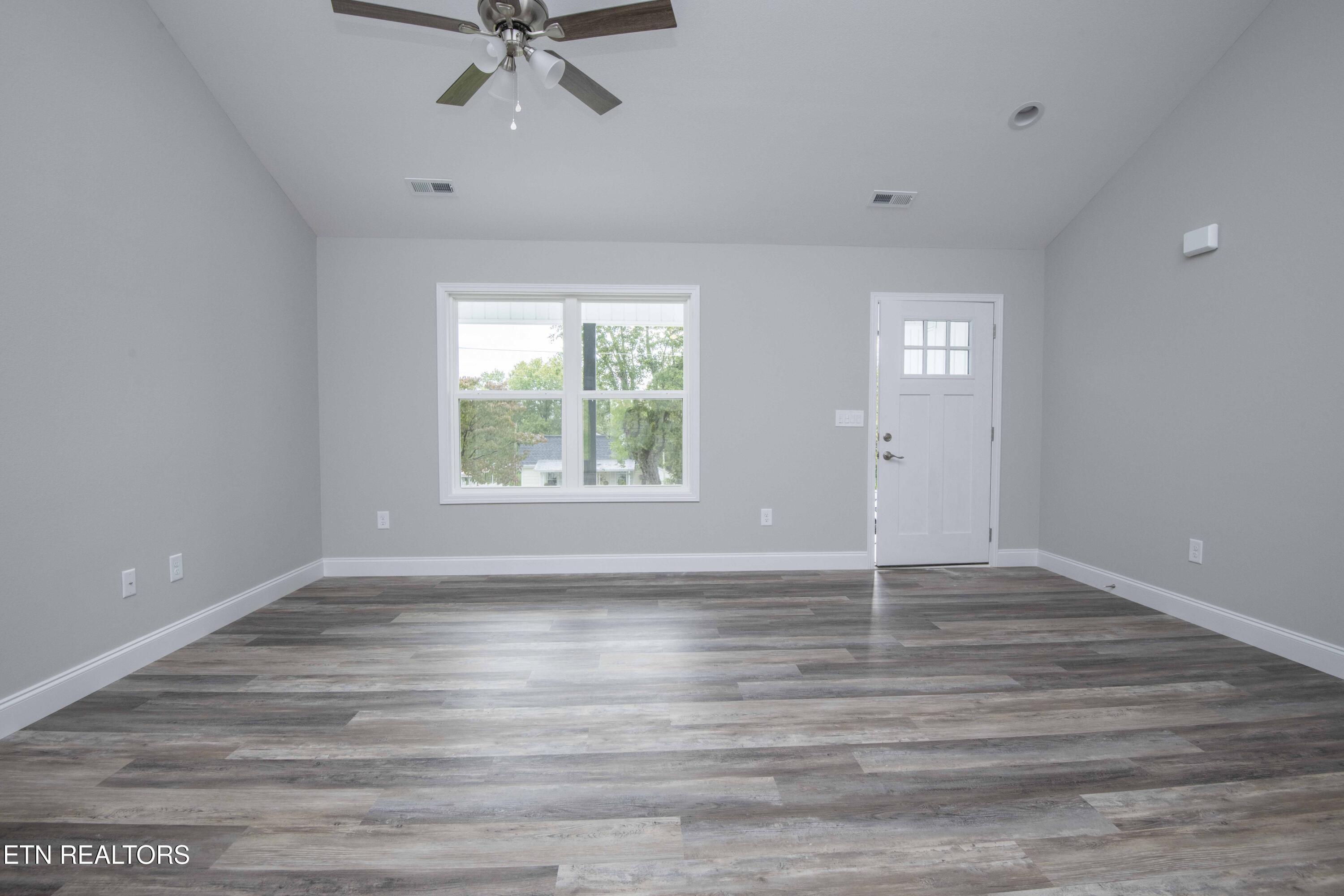 914 McAdoo Street Clinton, TN 37716 - Photo 8 of 42 8_1