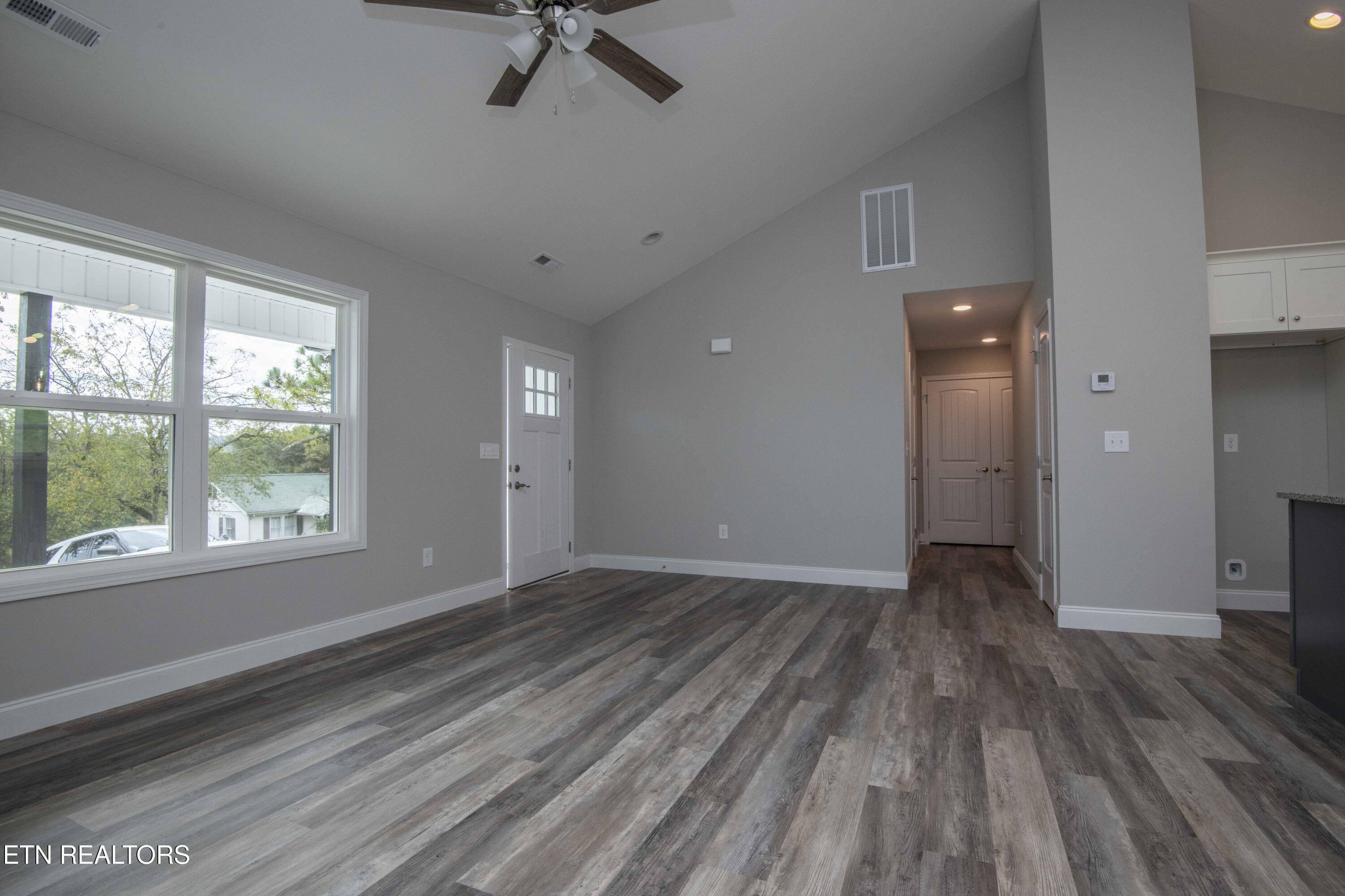 914 McAdoo Street Clinton, TN 37716 - Photo 9 of 42 9_1