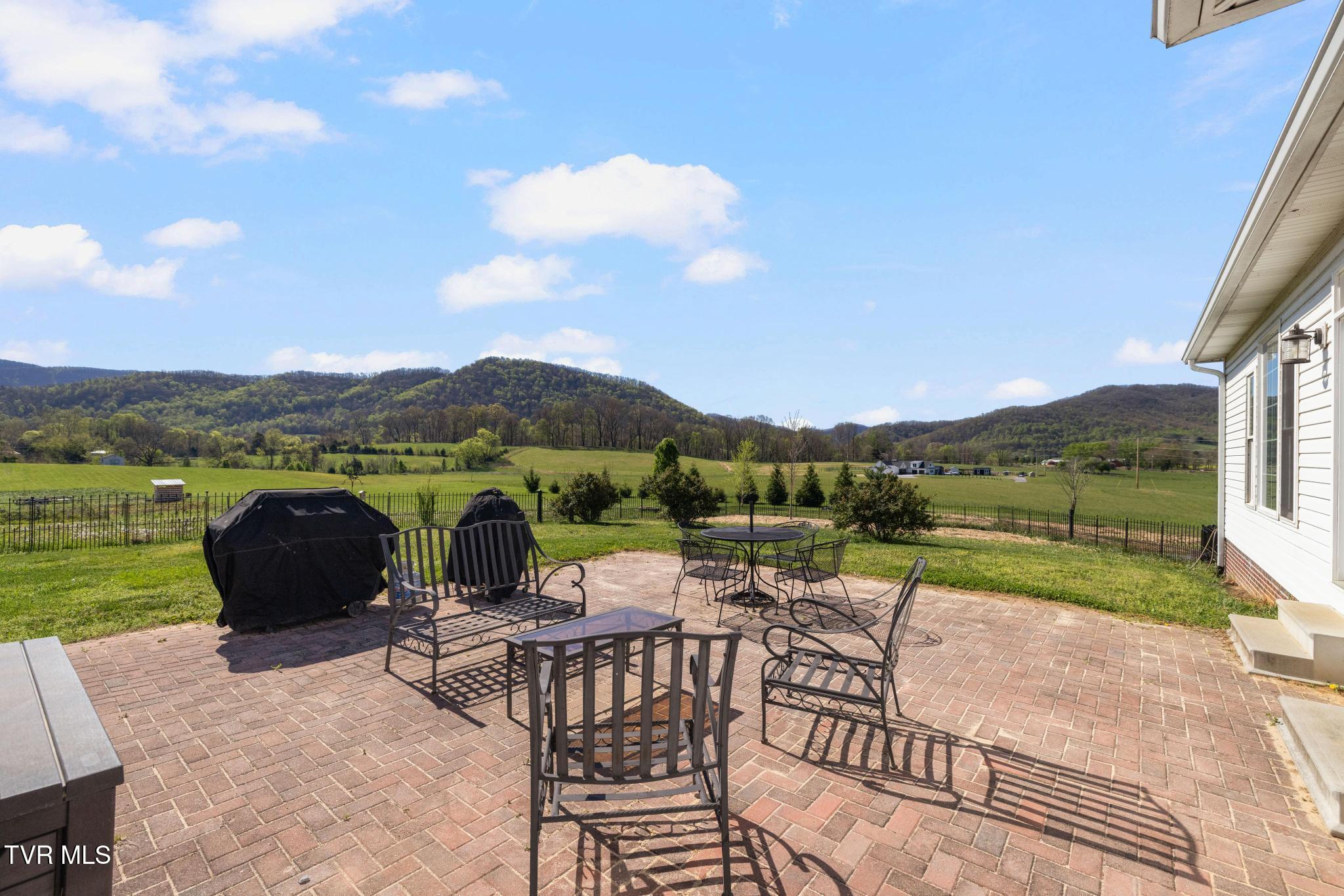 322 Arrowood Road Jonesborough, TN 37659 - Photo 34 of 58 Back patio view
