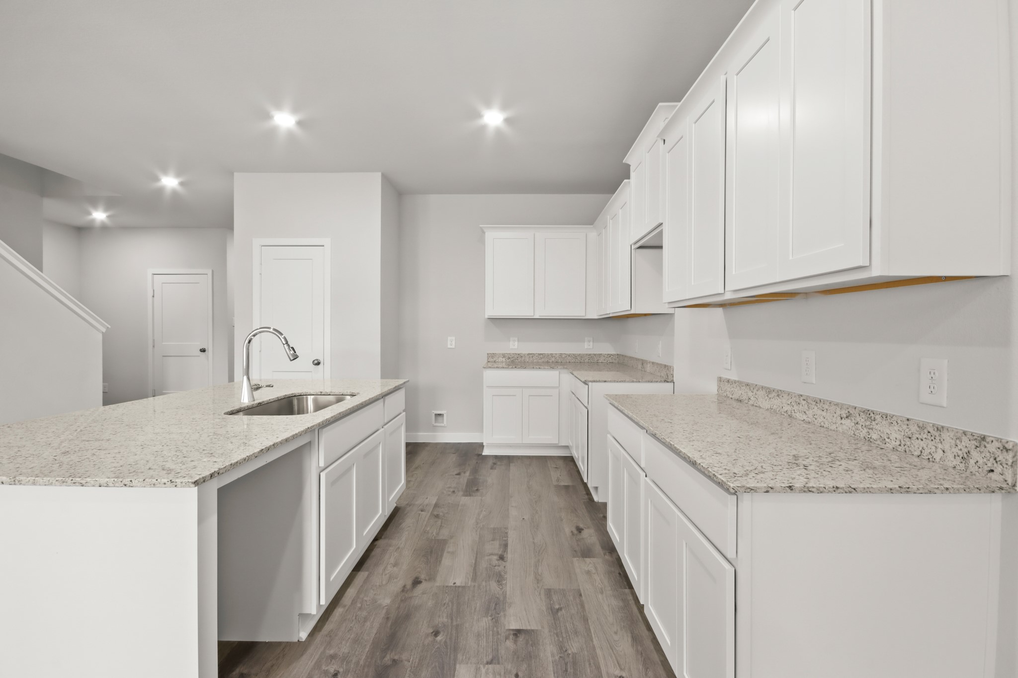 496 Shoreview Drive Conroe, TX 77303 - Photo 5 of 22