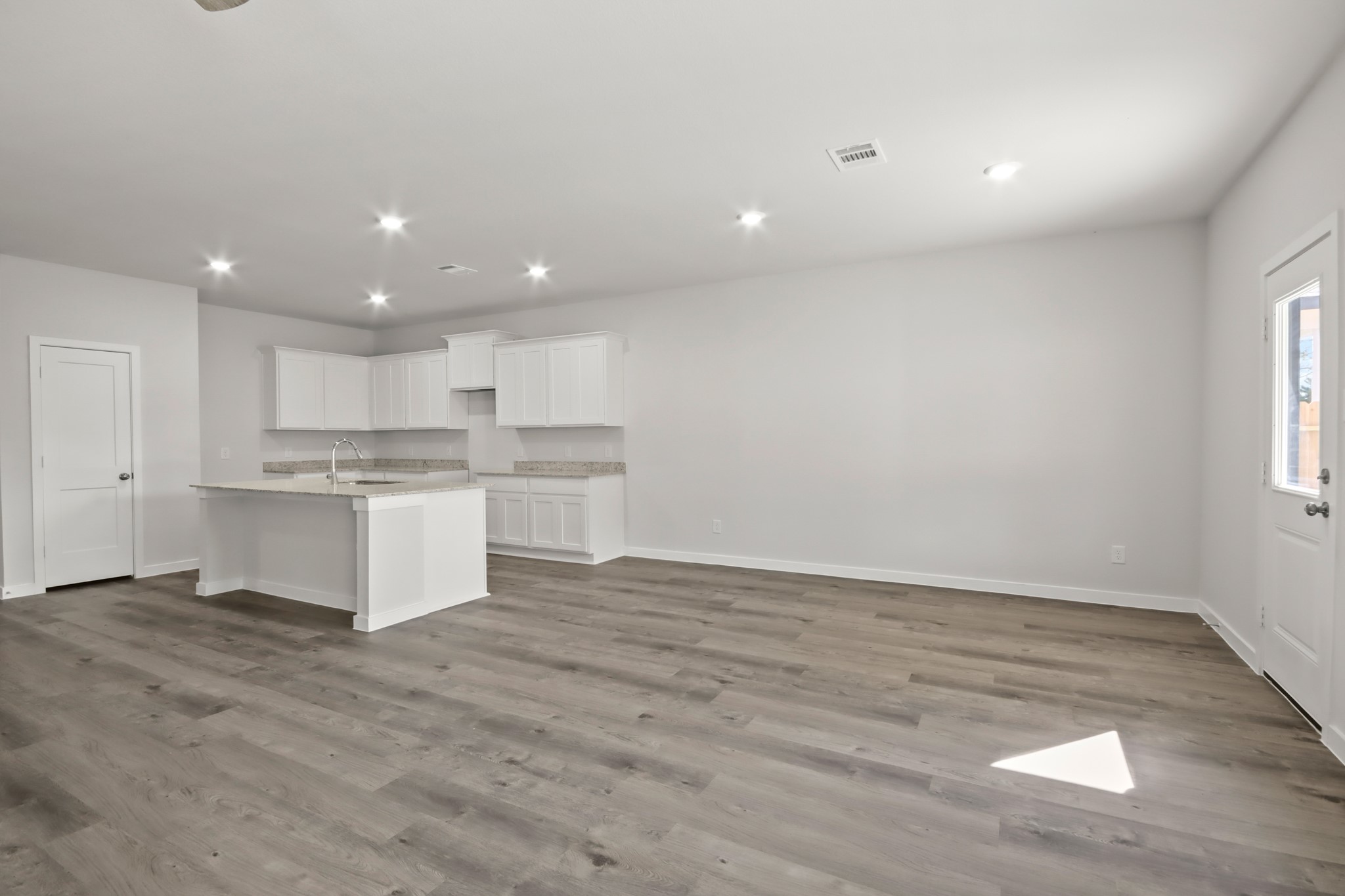 496 Shoreview Drive Conroe, TX 77303 - Photo 7 of 22