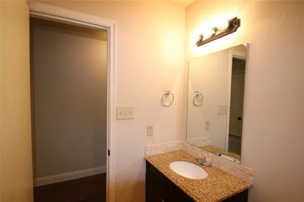 $1,650 | 7204 Northeast Loop 820, North Richland Hills, TX 76180