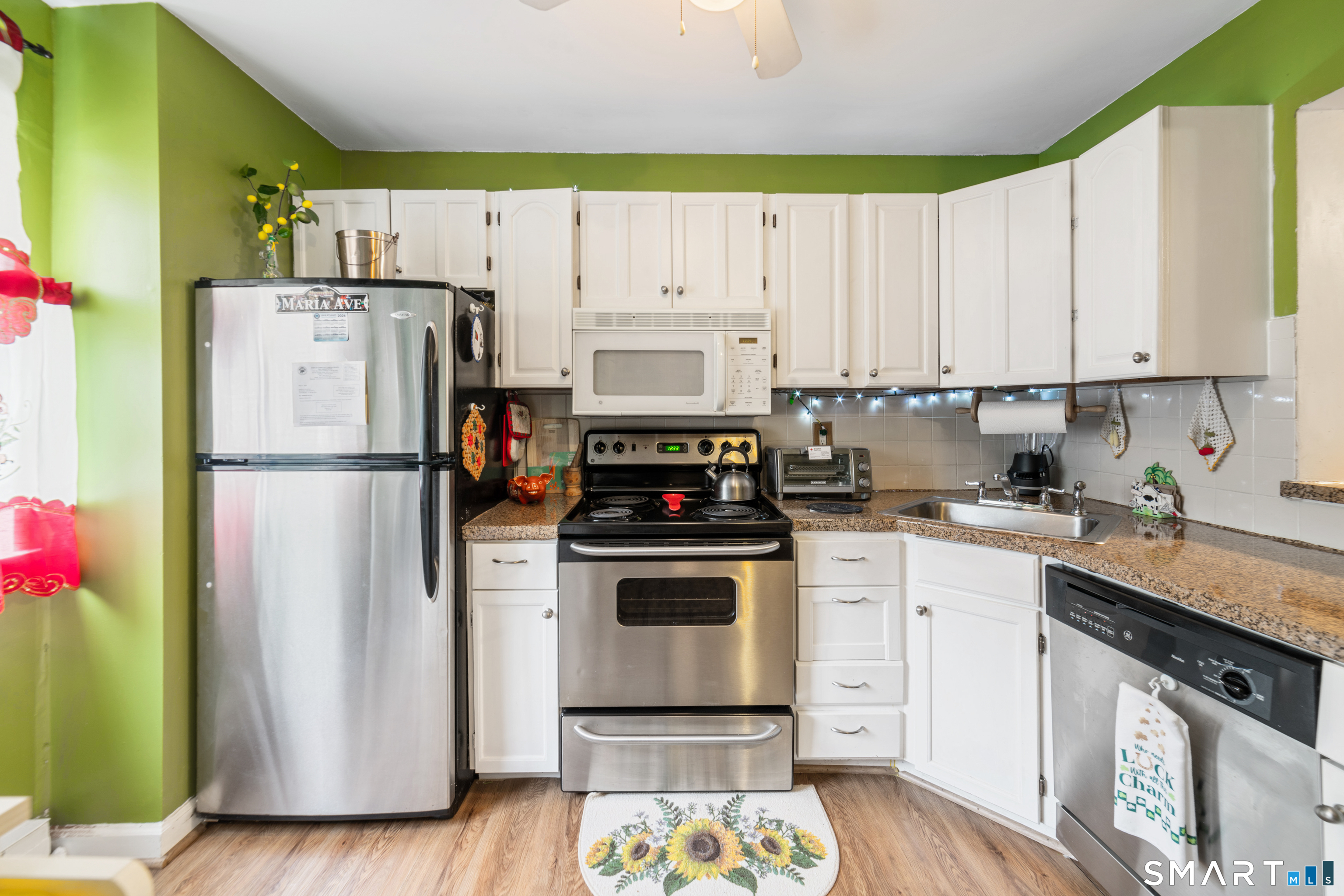 35 Pearl Lake Road, Unit L Waterbury, CT 06706 - Photo 4 of 25 Freshly painted and bright