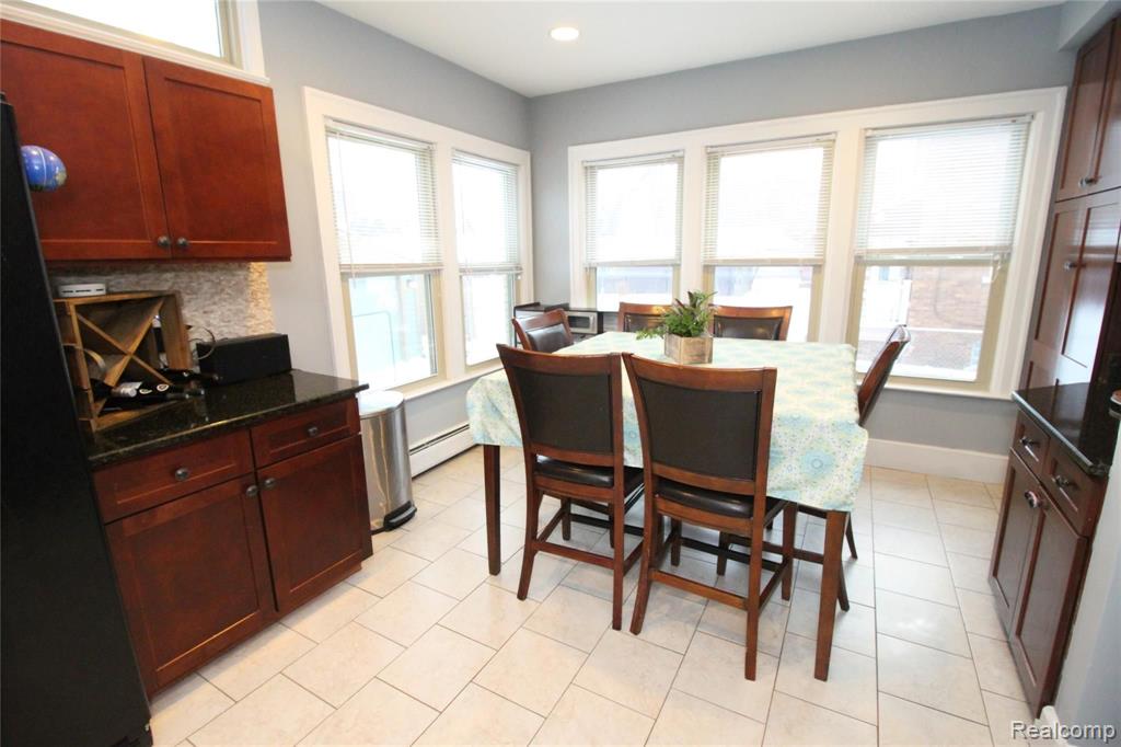 1376 Bedford Road Grosse Pointe Park, MI 48230 - Photo 15 of 49