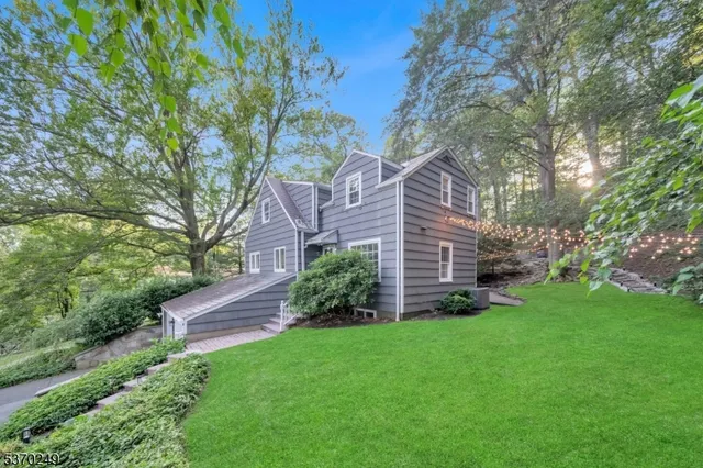 $999,000 | 359 Dogwood Way, Mountainside, NJ 07092