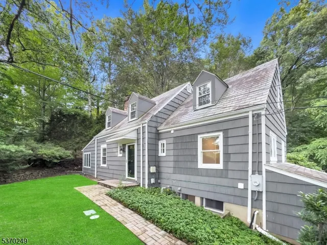 $999,000 | 359 Dogwood Way, Mountainside, NJ 07092