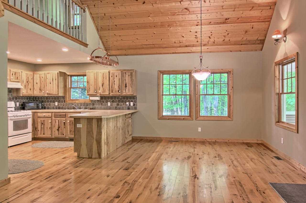141 West Hlavka Road Maple City, MI 49664 - Photo 11 of 48 1847172-10.JPG