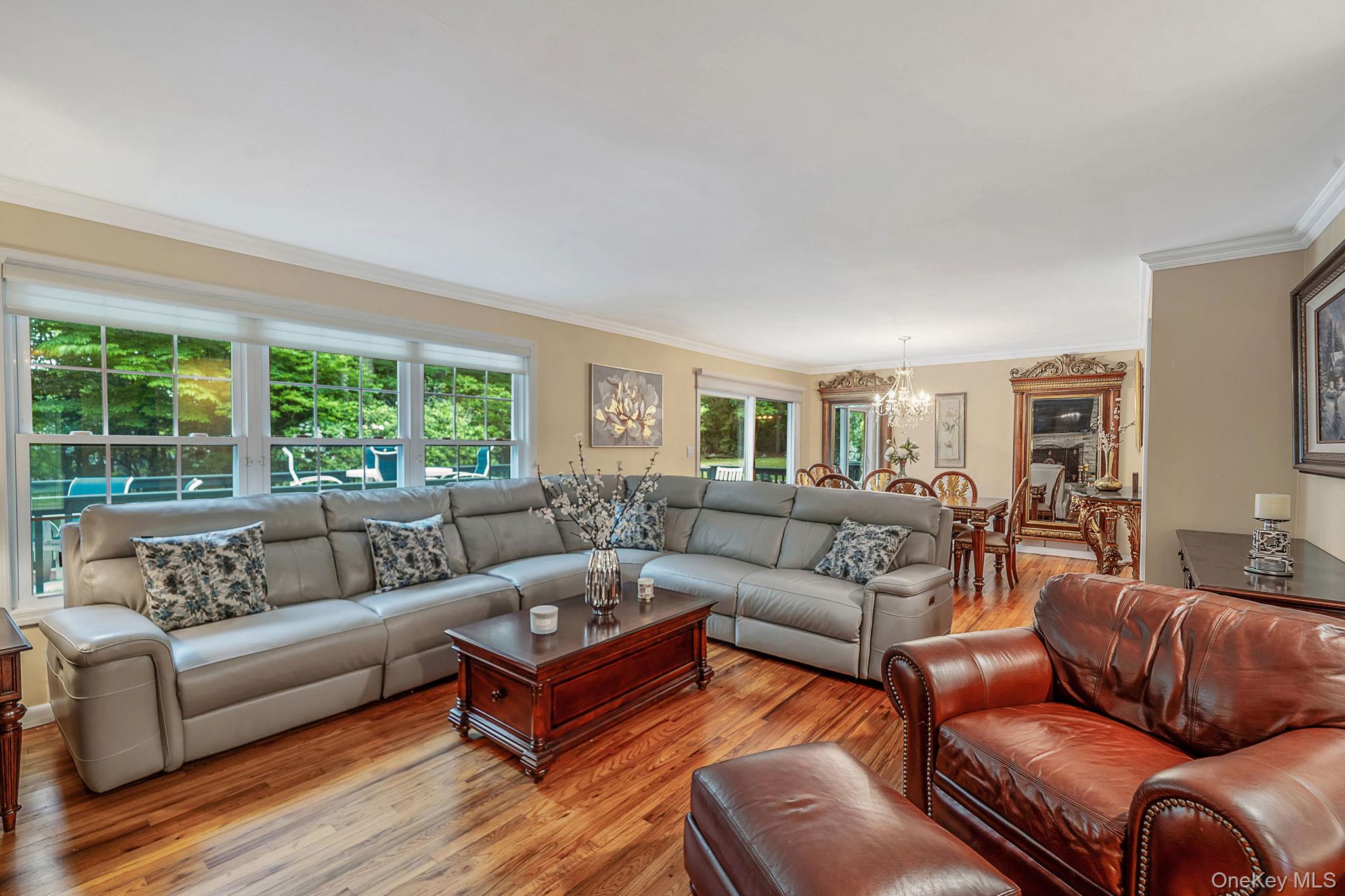 15 Cliff Road Port Jefferson, NY 11777 - Photo 6 of 38 Gallery Image 6