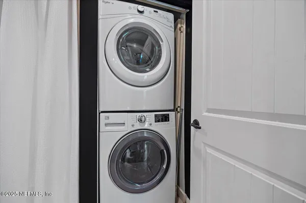 a close up view of a washer and dryer