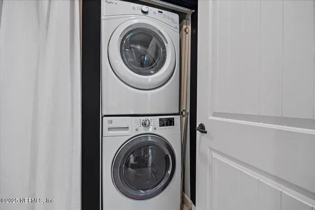 a close up view of a washer and dryer
