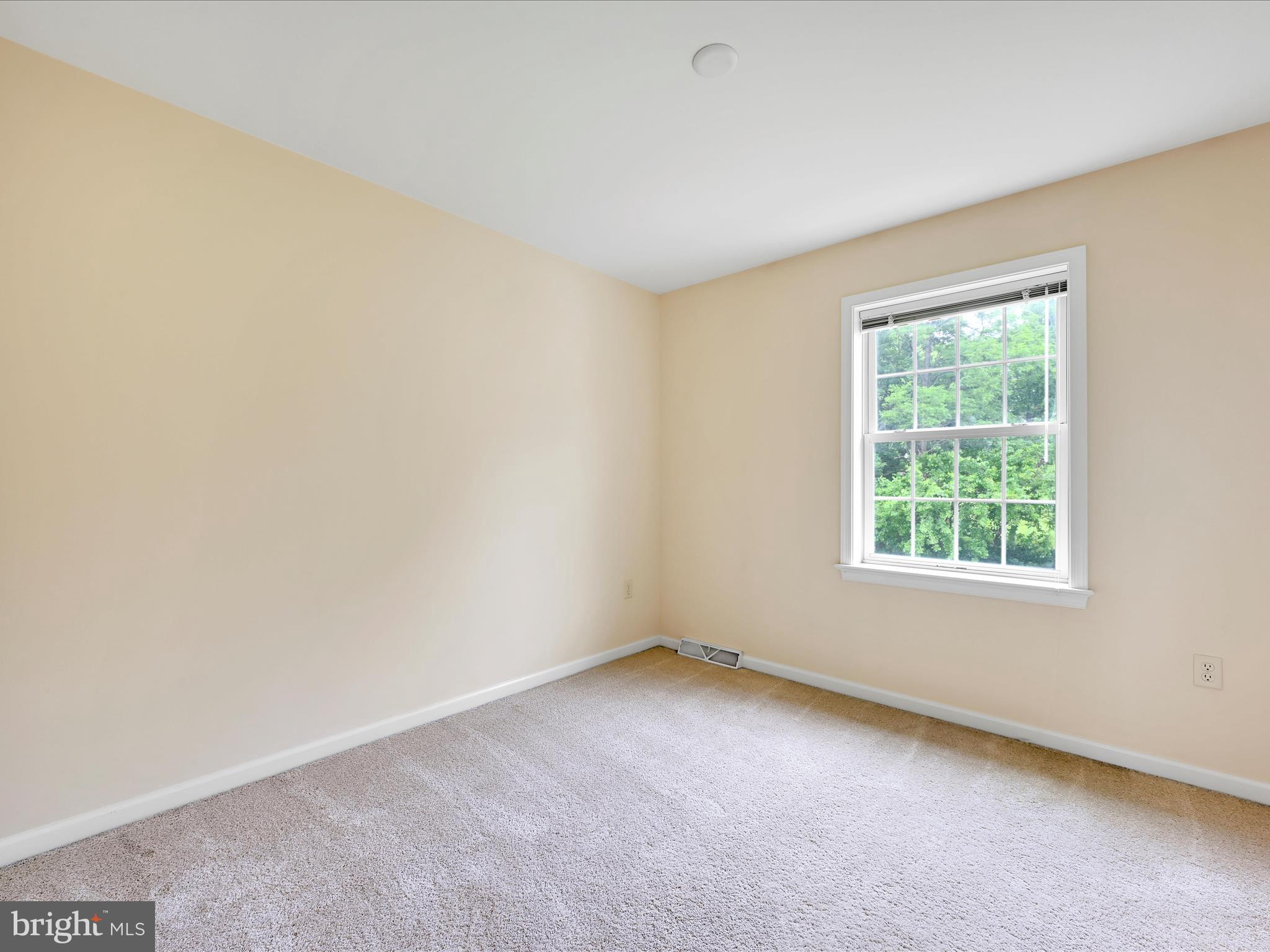 7 West Ridge Road Lititz, PA 17543 - Photo 27 of 40 an empty room with a window