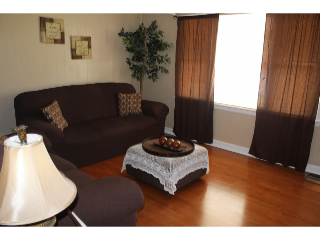 121 Rippling Run Road Kingsport, TN 37663 - Photo 3 of 28 Living Room