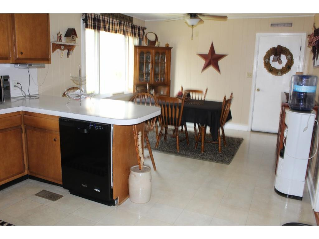 121 Rippling Run Road Kingsport, TN 37663 - Photo 26 of 28 KitchenDining Area