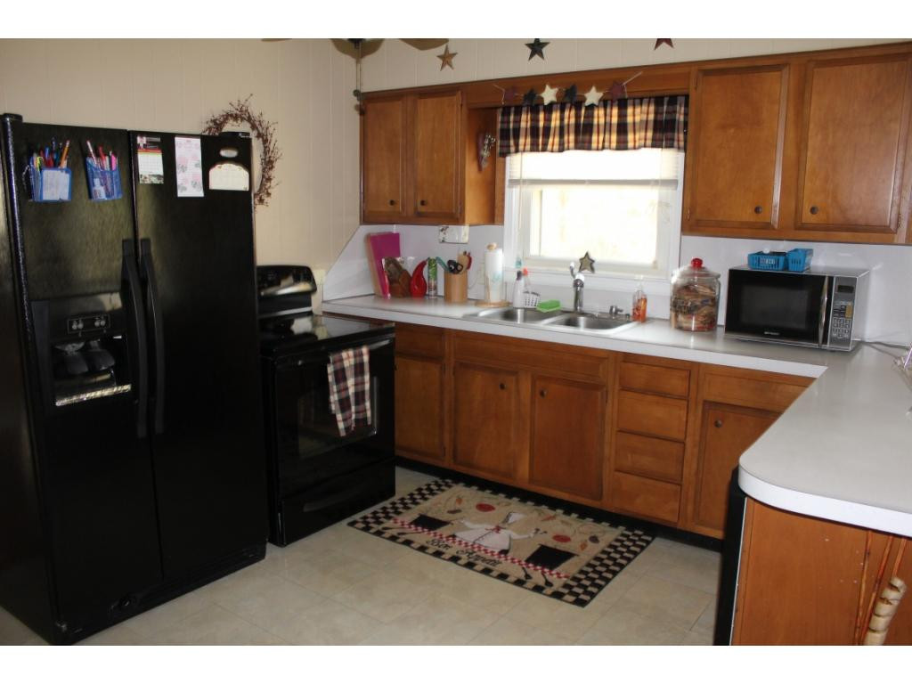 121 Rippling Run Road Kingsport, TN 37663 - Photo 6 of 28 KitchenRef and Stove