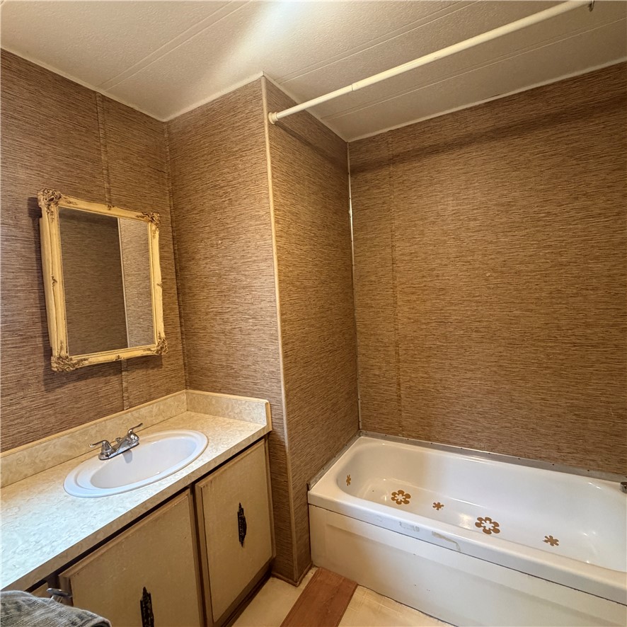 337 West Rte 66 Glendora, CA 91740 - Photo 13 of 18 Hall Bath