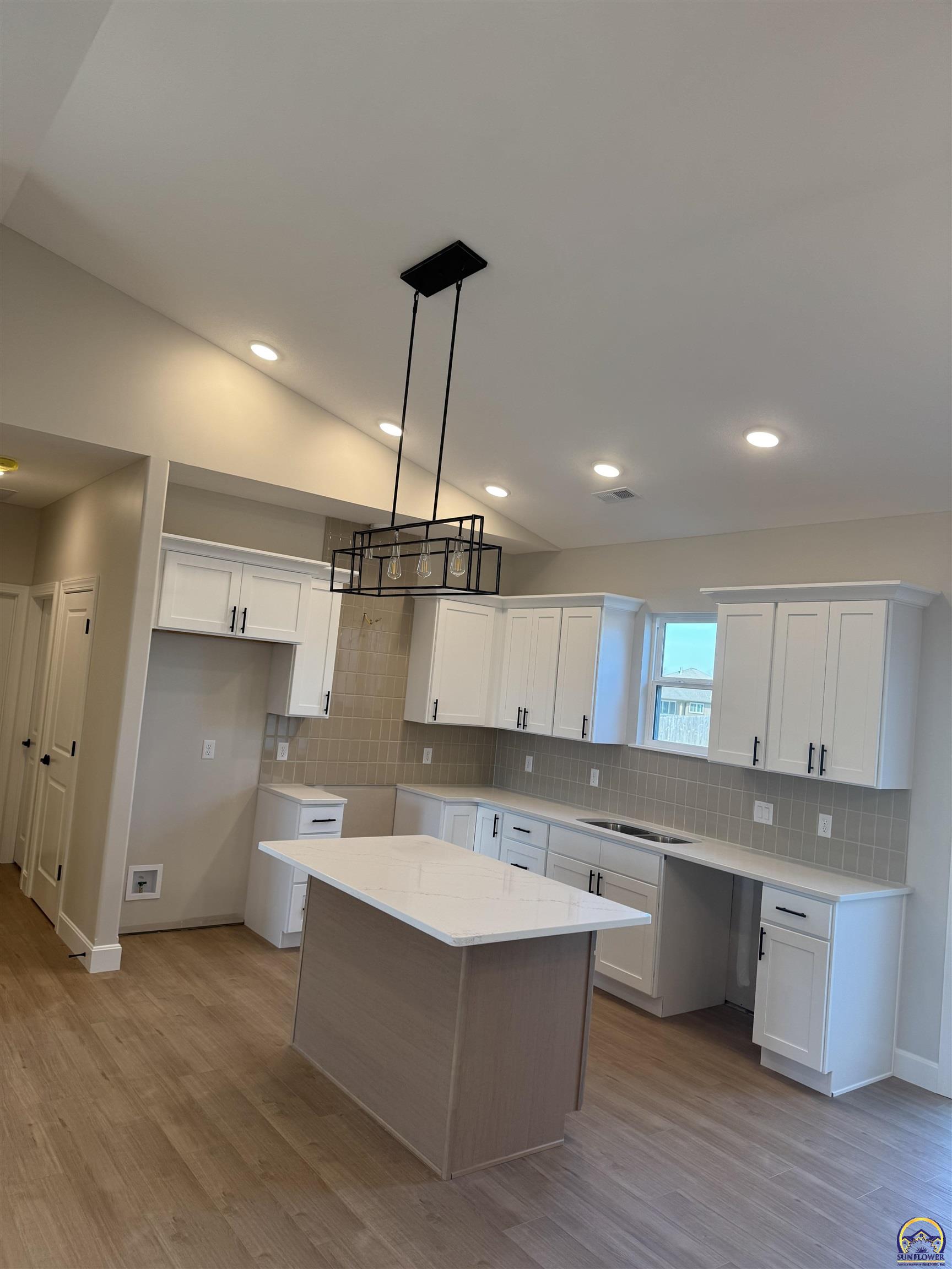 7600 Southwest 24th Terrace Topeka, KS 66614 - Photo 11 of 26