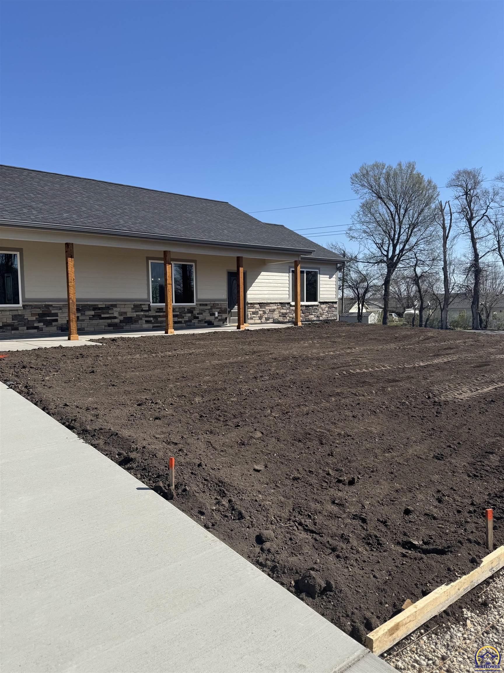 7600 Southwest 24th Terrace Topeka, KS 66614 - Photo 2 of 26