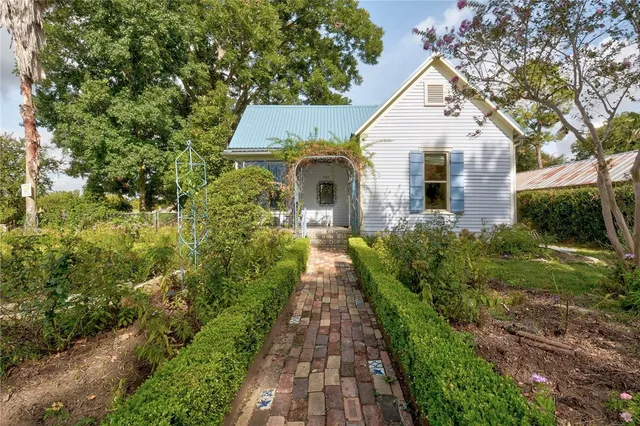 $1,800 | 101 Short Street, Unit A, Smithville, TX 78957