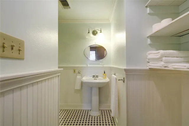 $1,800 | 101 Short Street, Unit A, Smithville, TX 78957