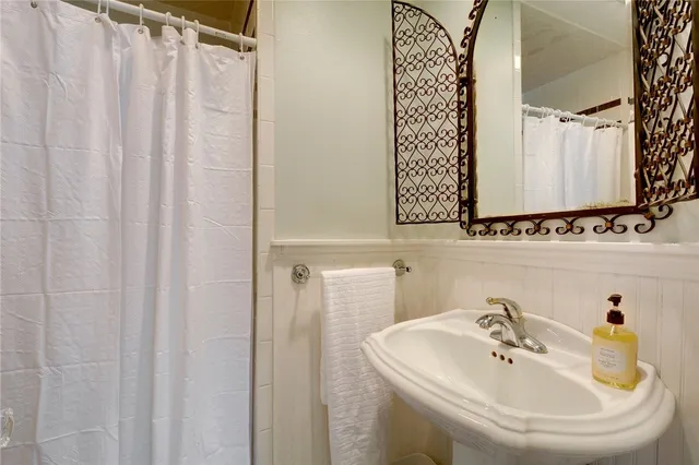 $1,800 | 101 Short Street, Unit A, Smithville, TX 78957