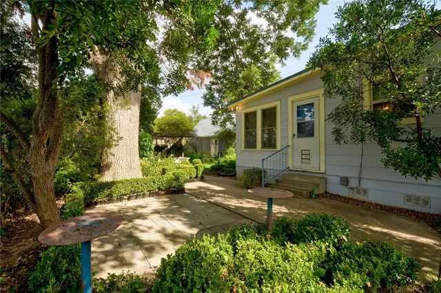 $1,800 | 101 Short Street, Unit A, Smithville, TX 78957