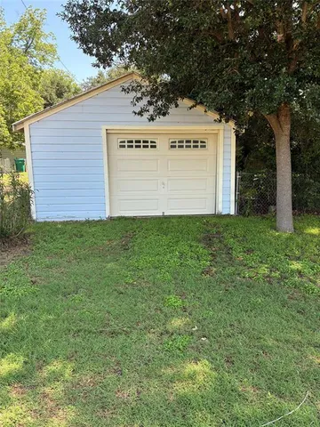 $1,800 | 101 Short Street, Unit A, Smithville, TX 78957