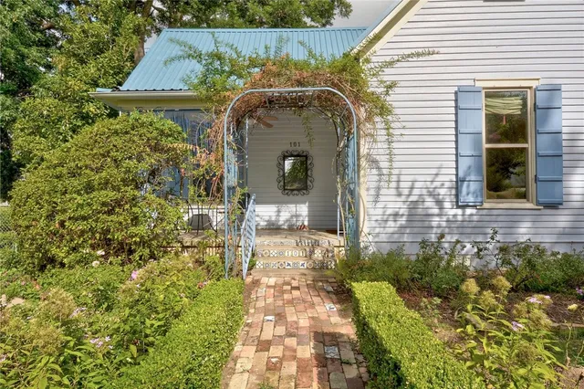 $1,800 | 101 Short Street, Unit A, Smithville, TX 78957