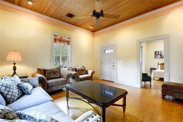 $1,800 | 101 Short Street, Unit A, Smithville, TX 78957