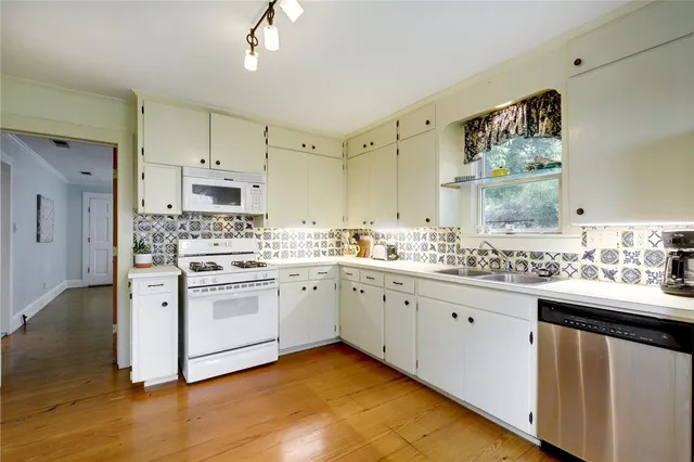 $1,800 | 101 Short Street, Unit A, Smithville, TX 78957