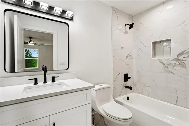 a view of backyard with pathway