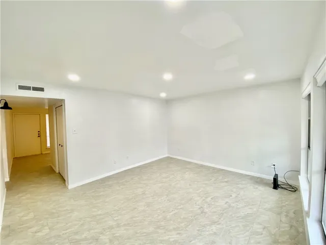 $1,800 | 6910 Hart Lane, Unit 403, Austin, TX 78731