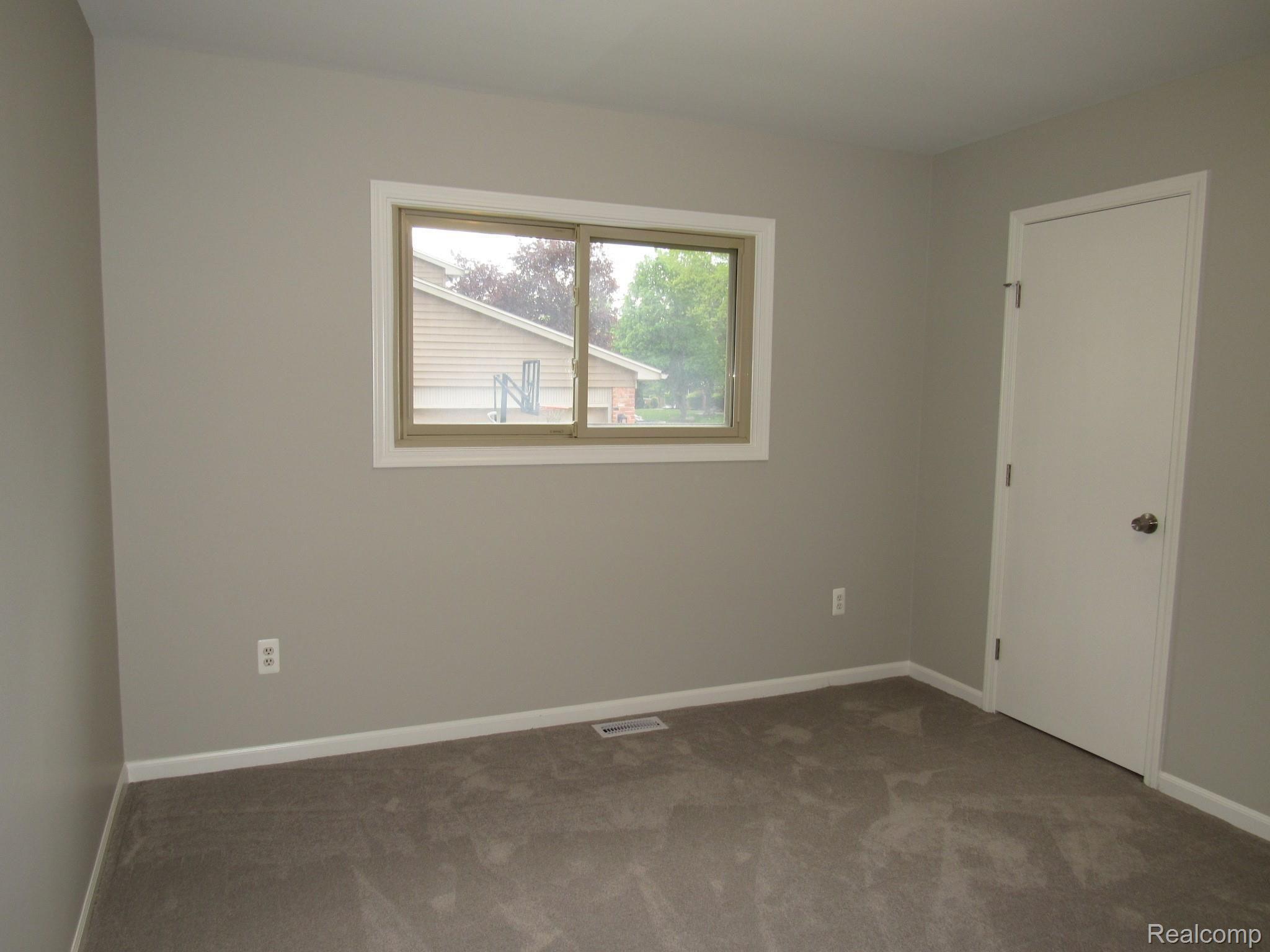 802 Bridgestone Drive Rochester, MI 48309 - Photo 28 of 37 802 BRIDGESTONE ROCHESTER HILLS (80).JPG