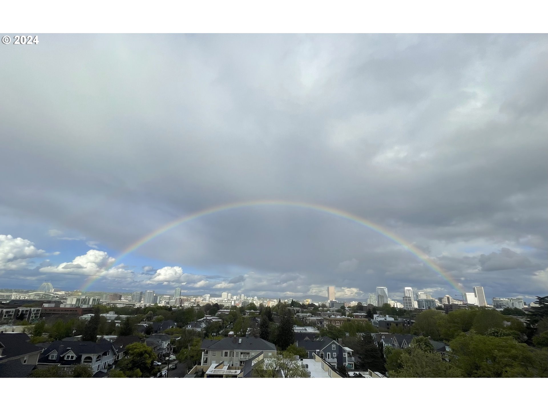 2454 Northwest Westover Road, Unit 405 Portland, OR 97210 - Photo 36 of 37 a view of city and mountain