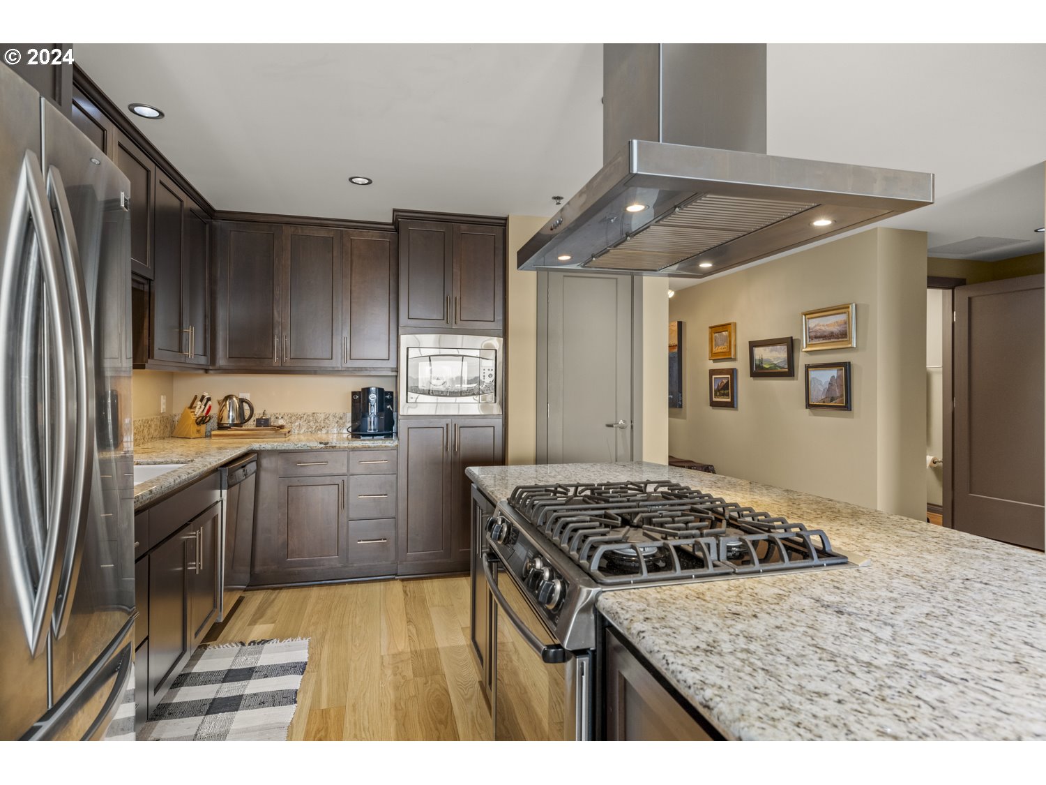2454 Northwest Westover Road, Unit 405 Portland, OR 97210 - Photo 9 of 37 a kitchen with a stove a refrigerator and a oven