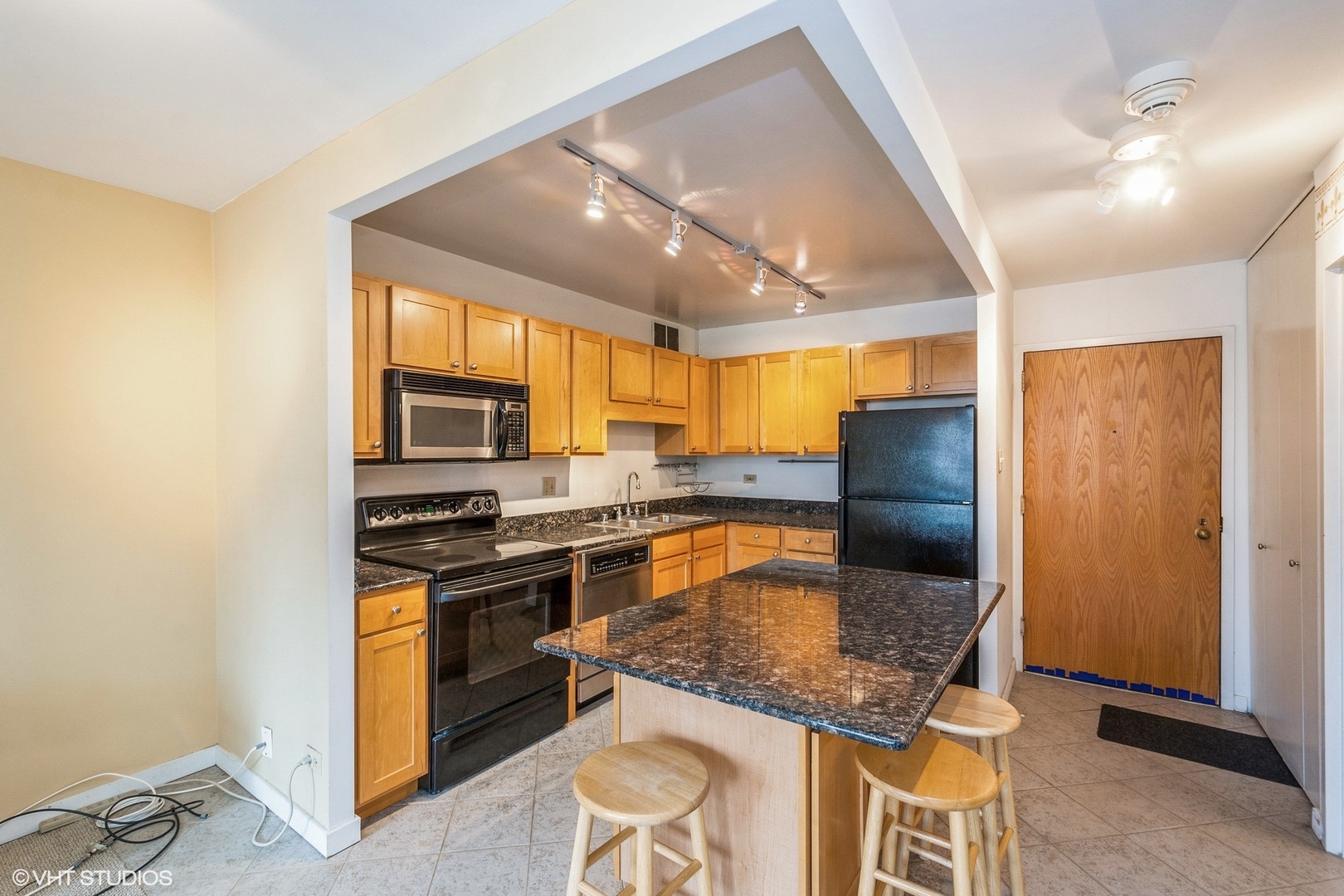 211 East Ohio Street, Unit 2011 Chicago, IL 60611 - Photo 5 of 19 a kitchen with stainless steel appliances granite countertop a stove refrigerator and a sink