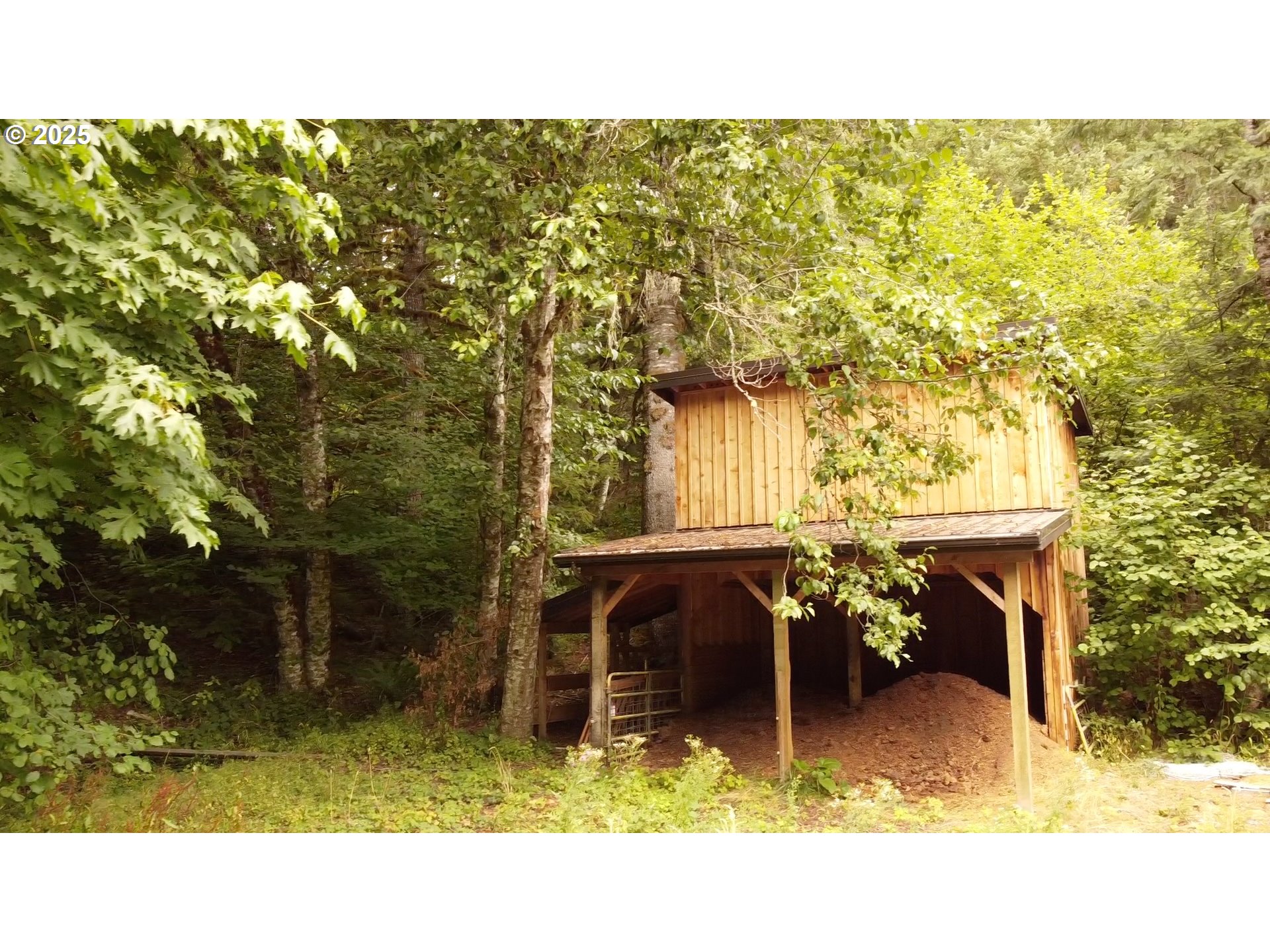 62941 Northwest Cochran Road Timber, OR 97144 - Photo 40 of 44 a black and white photo of a big room