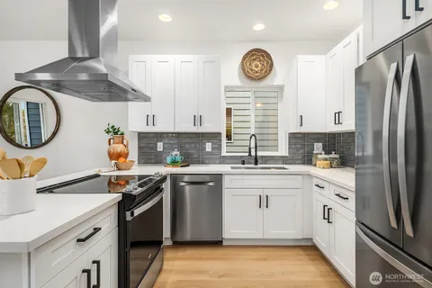 $1,045,000 | 20011 131st Place Northeast, Woodinville, WA 98072