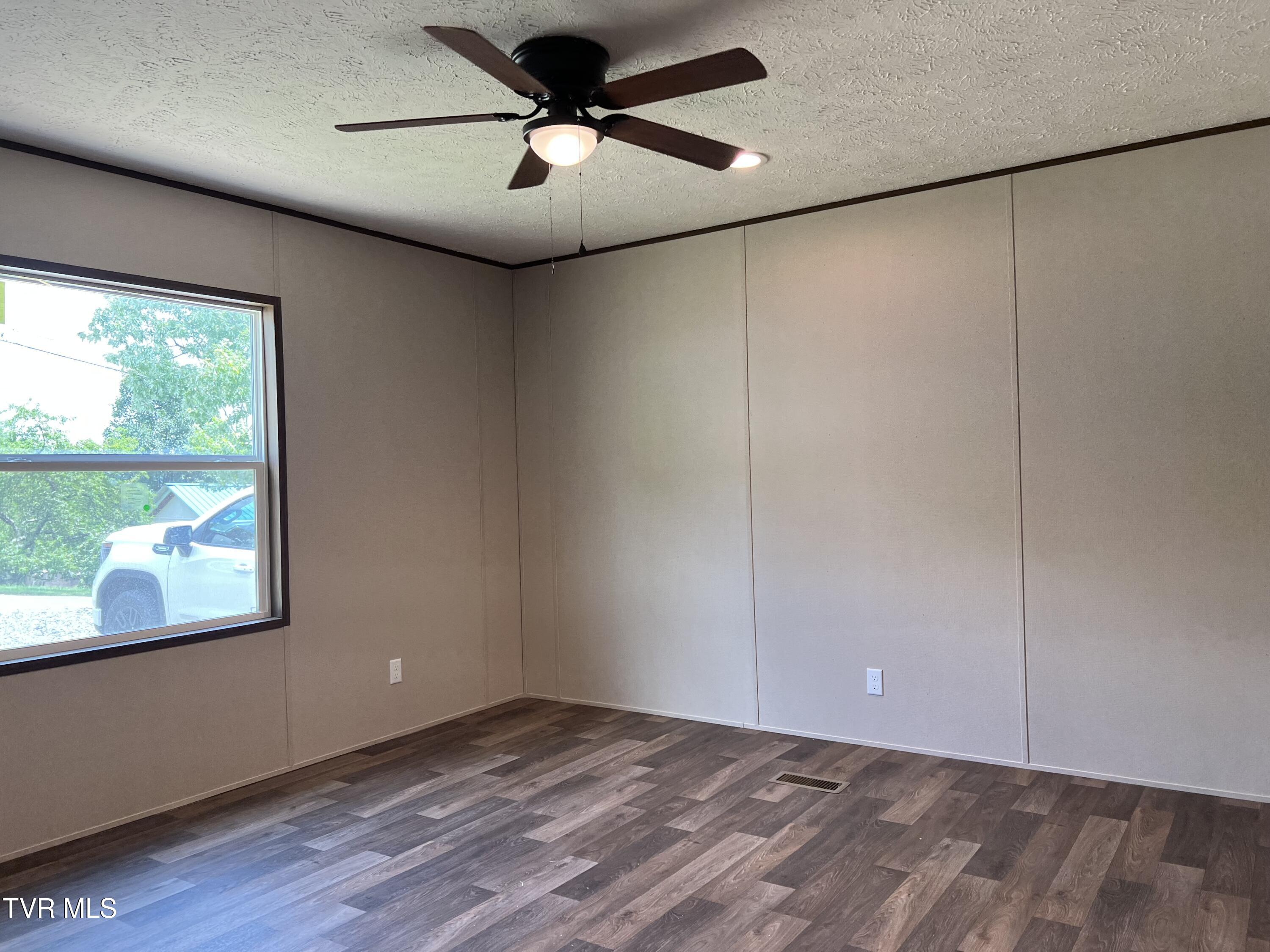 1408 Jayne Road Kingsport, TN 37660 - Photo 30 of 64 IMG_5942