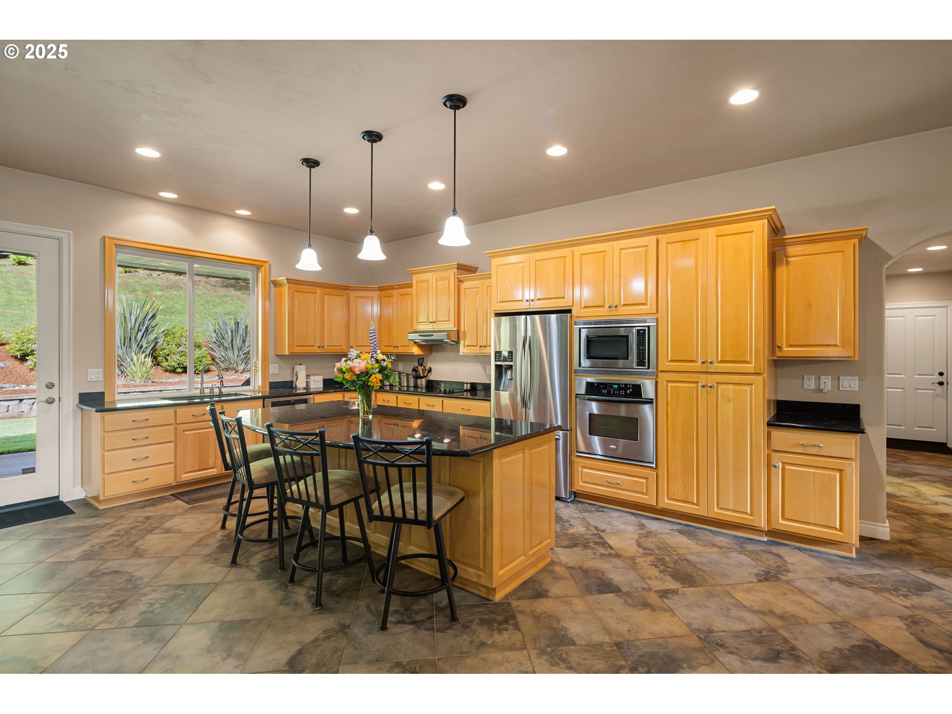 28163 Skyridge Drive Eugene, OR 97405 - Photo 17 of 48