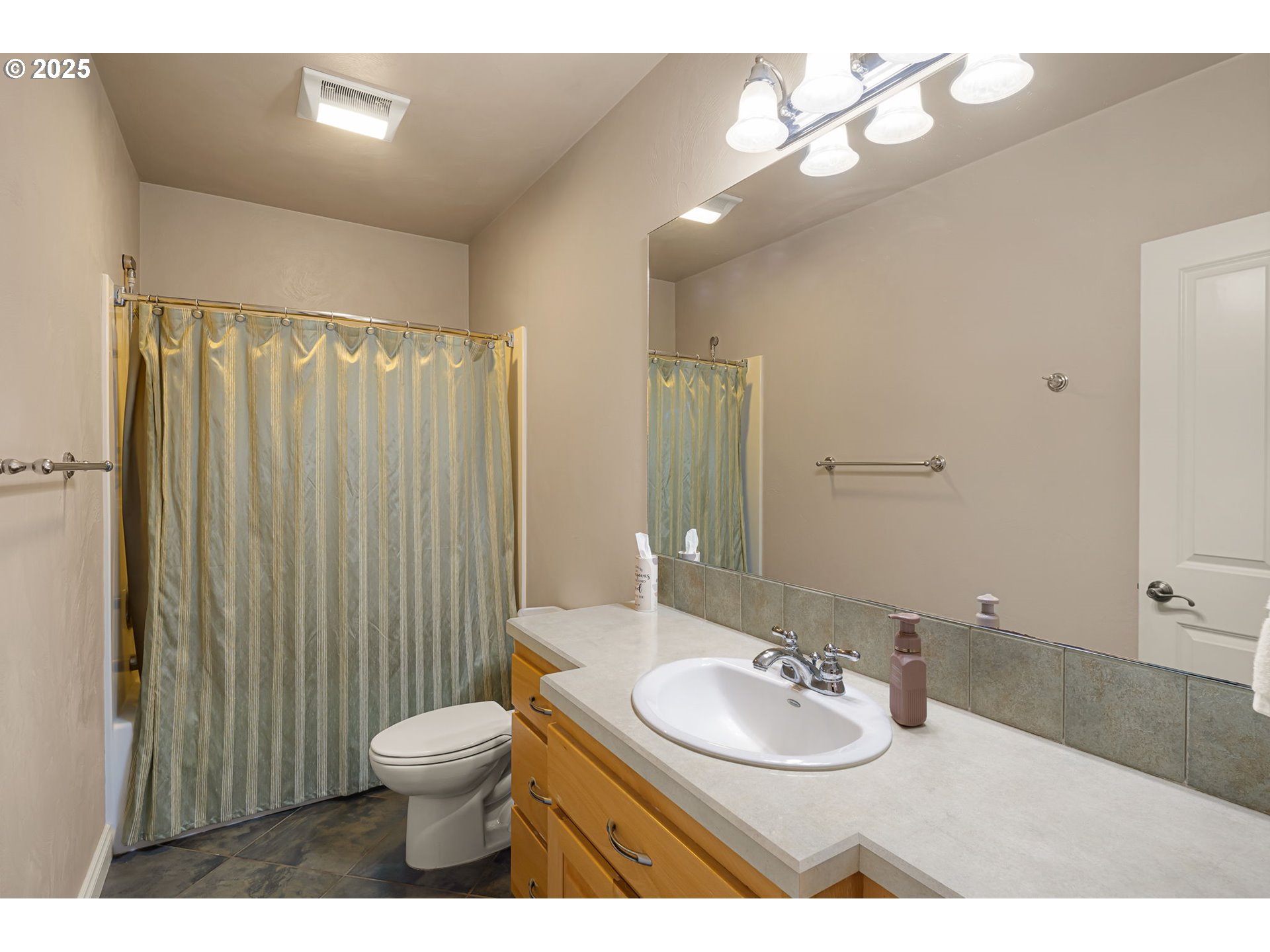 28163 Skyridge Drive Eugene, OR 97405 - Photo 24 of 48