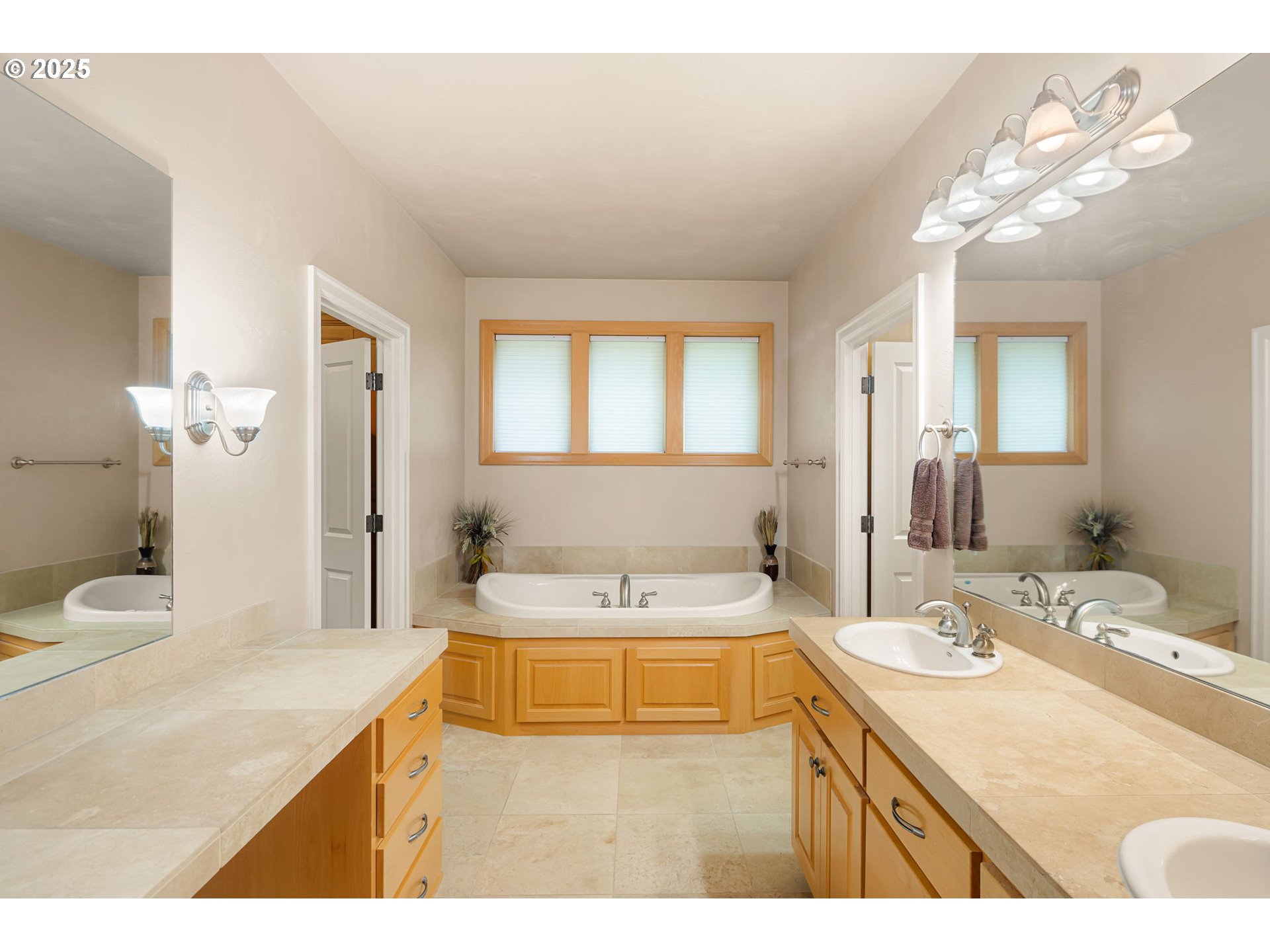 28163 Skyridge Drive Eugene, OR 97405 - Photo 31 of 48