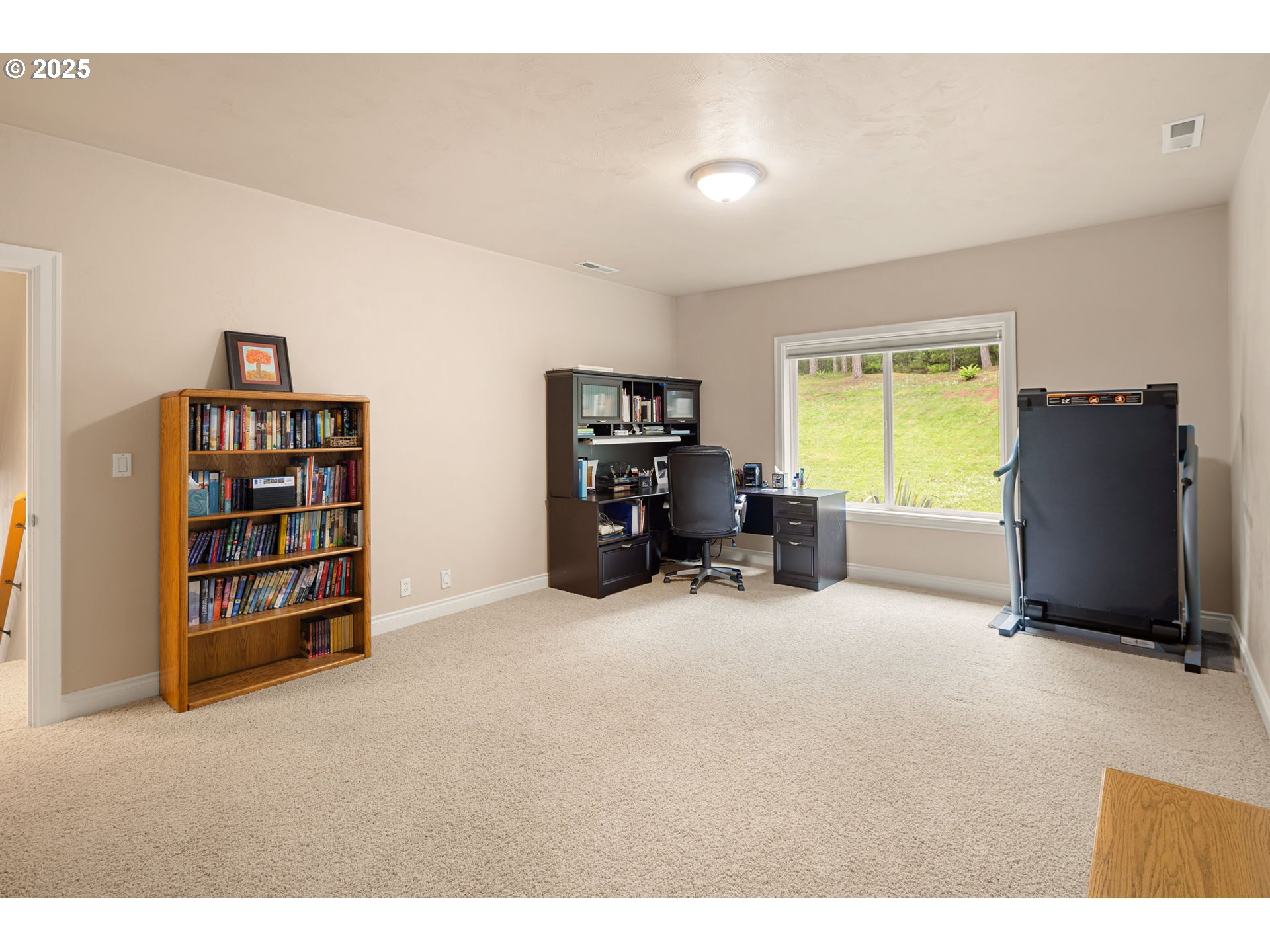 28163 Skyridge Drive Eugene, OR 97405 - Photo 39 of 48