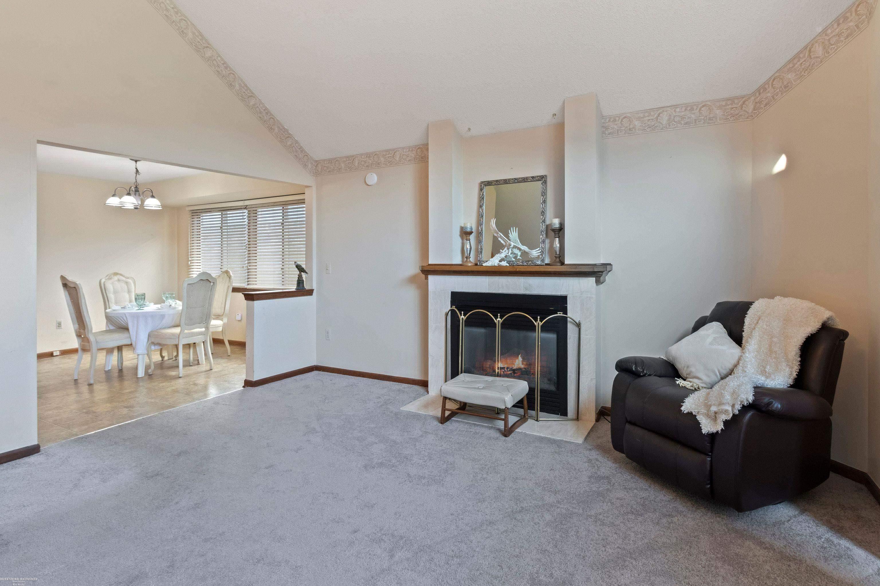 20120 Ridgeway Court Clinton Township, MI 48038 - Photo 8 of 32 50122148-7.JPG