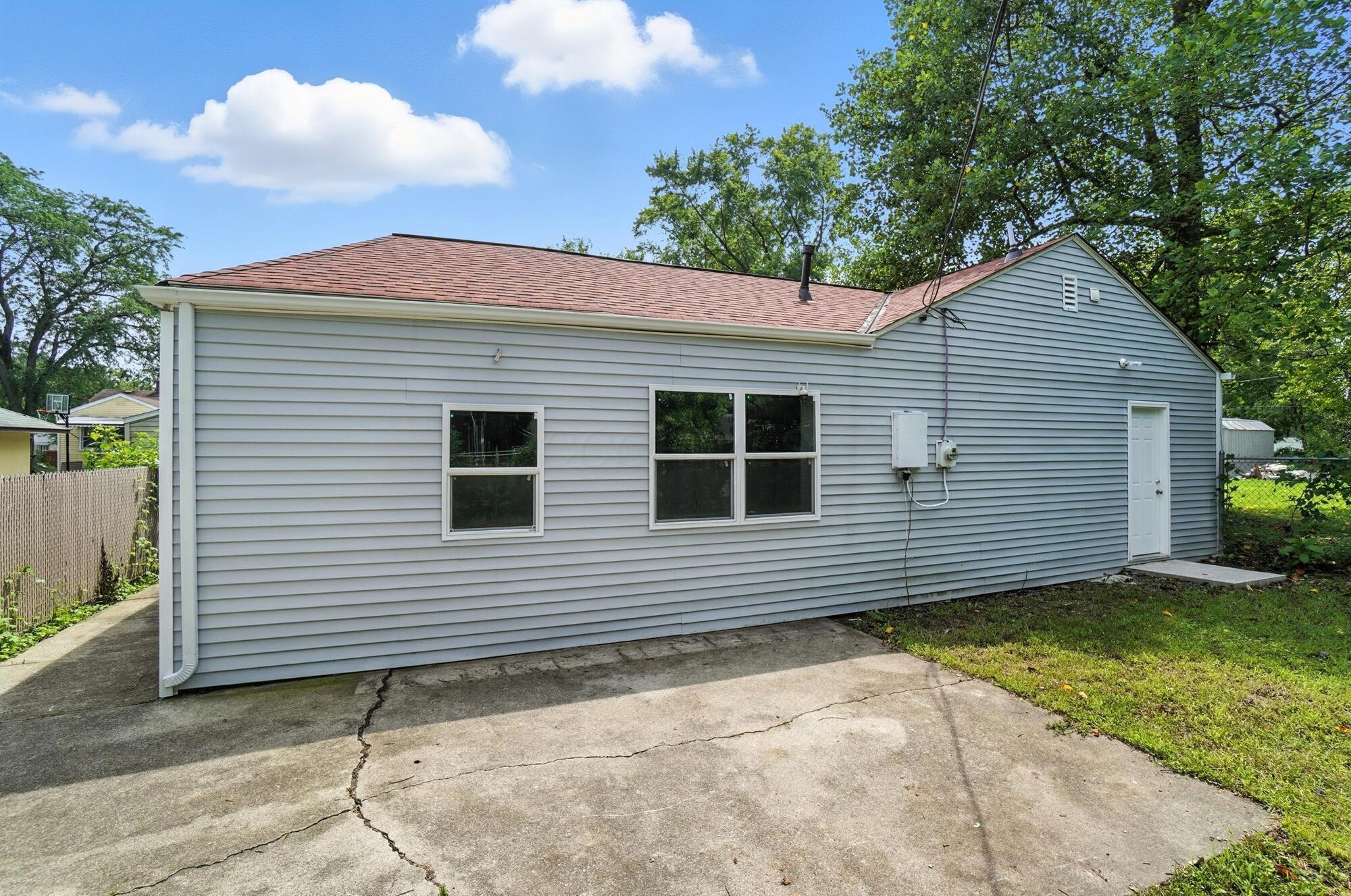 1166 Acton Road Columbus, OH 43224 - Photo 22 of 24 124