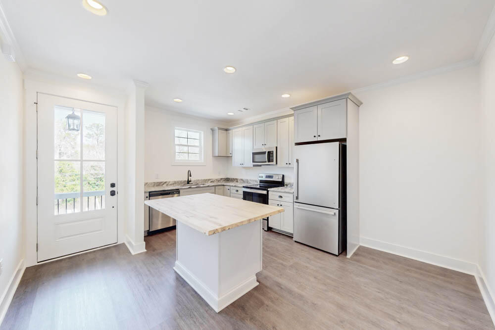 219 Banksia Road Aiken, SC 29803 - Photo 4 of 20 Breakfast Area!