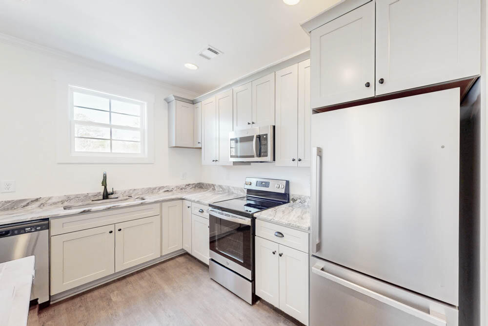 219 Banksia Road Aiken, SC 29803 - Photo 5 of 20 Refrigerator Stays!