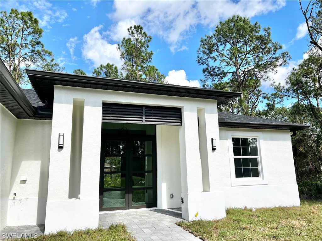 2001 Grayson Avenue Alva, FL 33920 - Photo 2 of 13