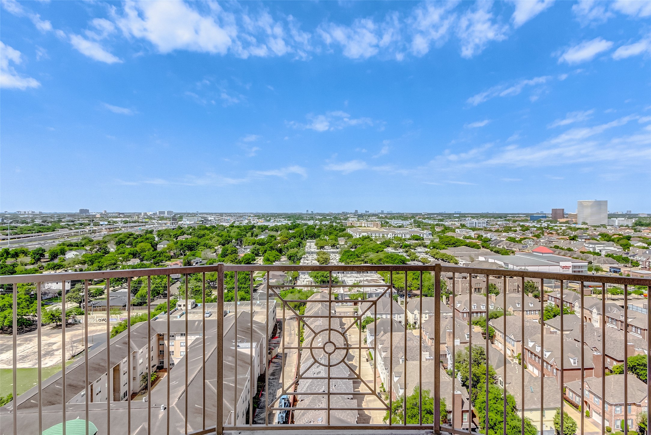 3505 Sage Road, Unit 1702 Houston, TX 77056 - Photo 22 of 23 a view of a city skyline