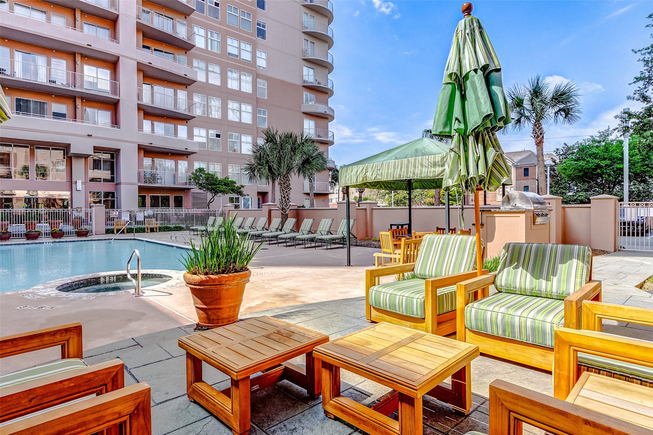 3505 Sage Road, Unit 1702 Houston, TX 77056 - Photo 5 of 23 a backyard of a house with barbeque oven table and chairs